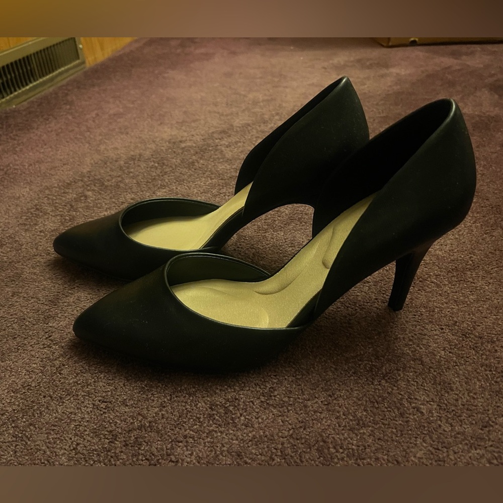 Elegant Black Women's size 10 Heels